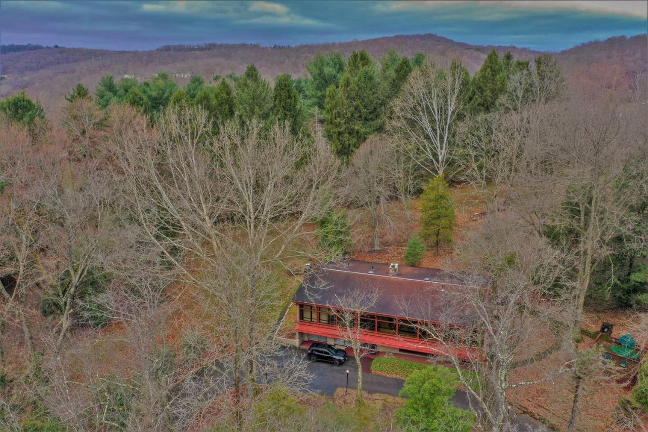 Unique And Secluded Country Estate Near Pittsburgh Villa Weirton Exterior photo