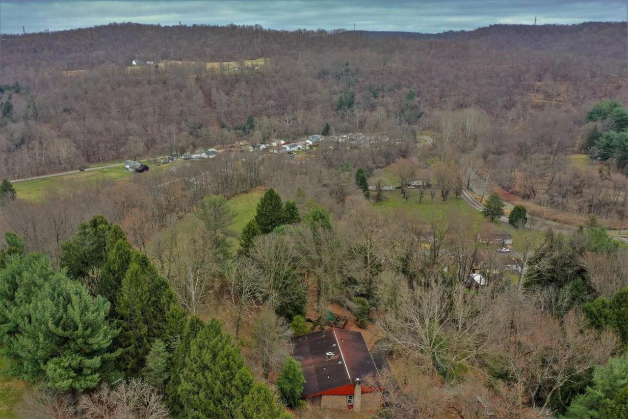 Unique And Secluded Country Estate Near Pittsburgh Villa Weirton Exterior photo