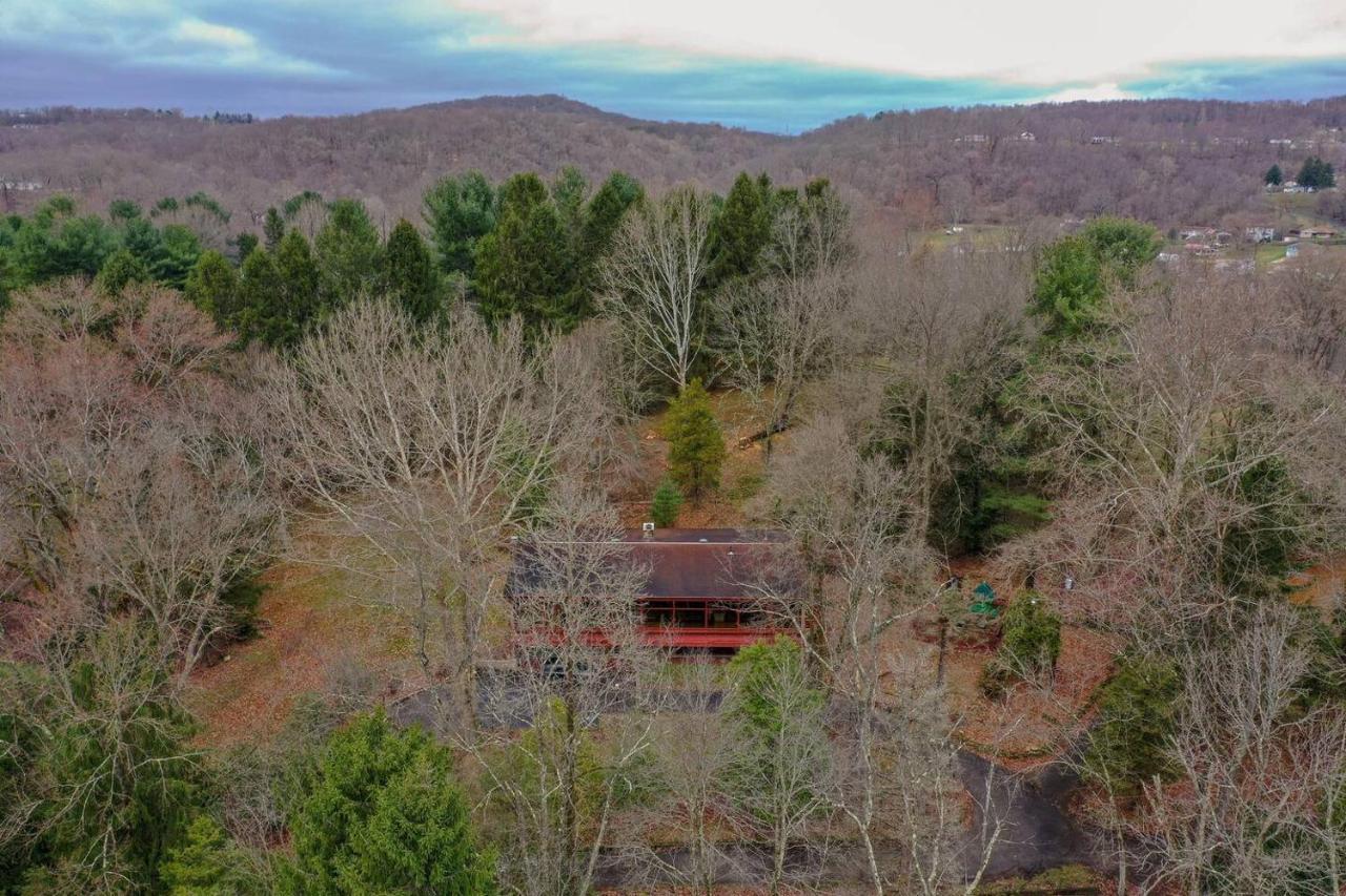Unique And Secluded Country Estate Near Pittsburgh Villa Weirton Exterior photo